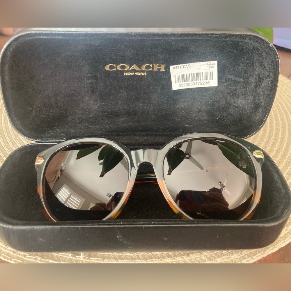 COACH
Polarized Polarized Sunglasses , HC8132